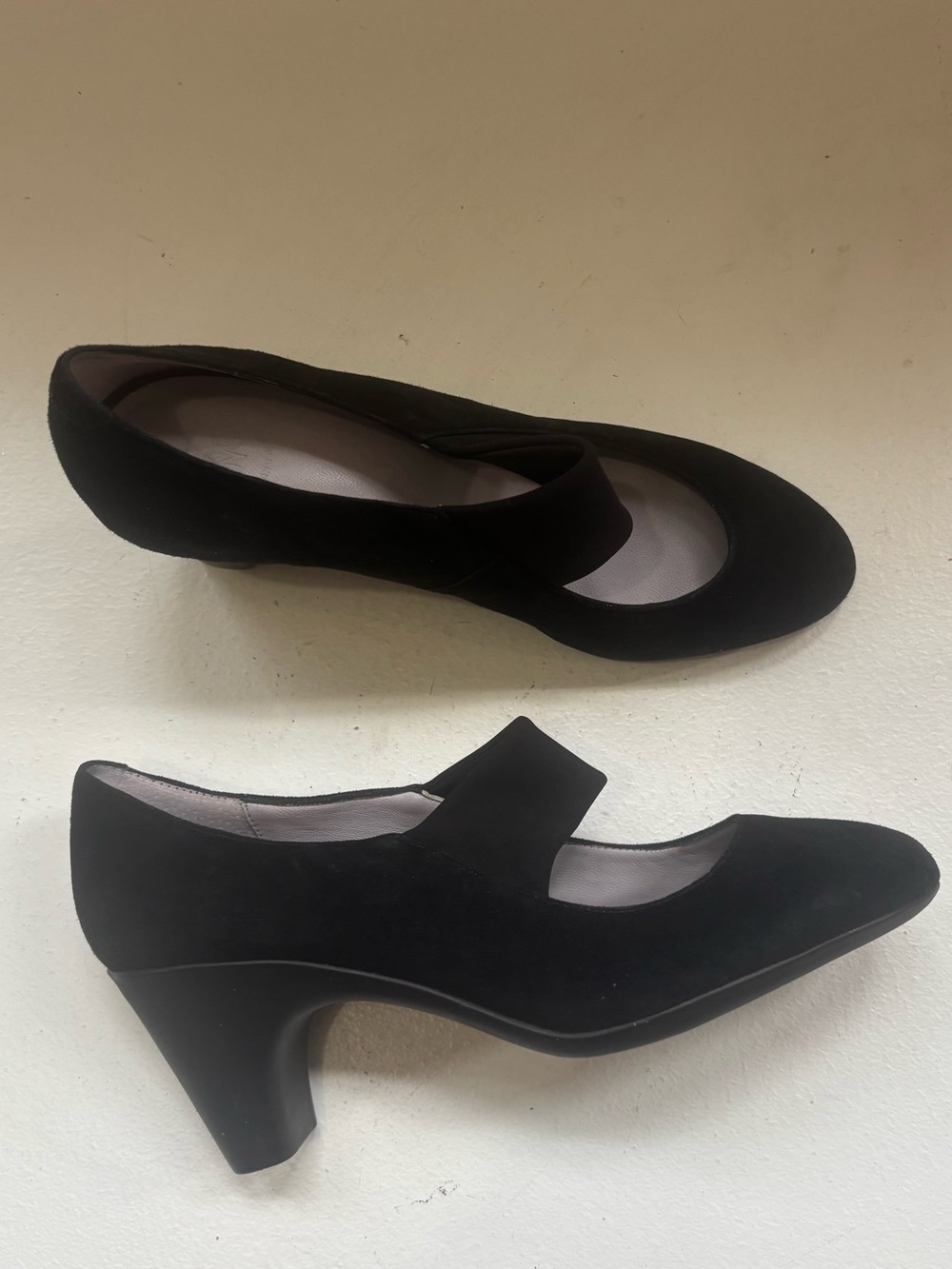 Johnston & Murphy Black suede Mary Jane heels size 9 M